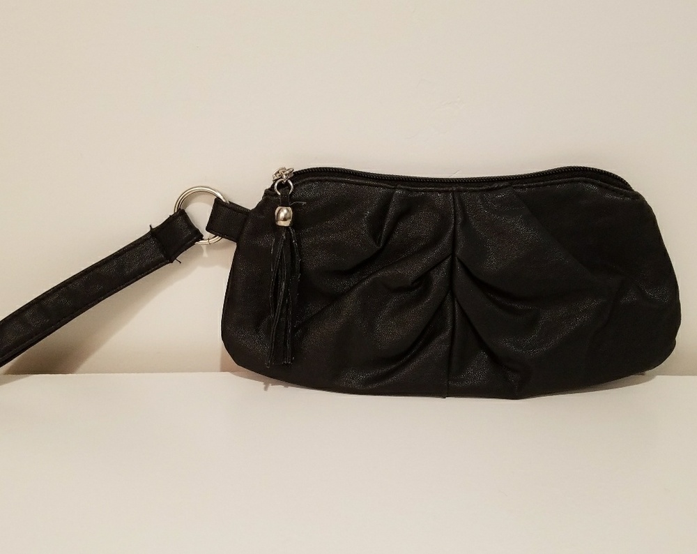 Xhilaration || Wristlet/clutch